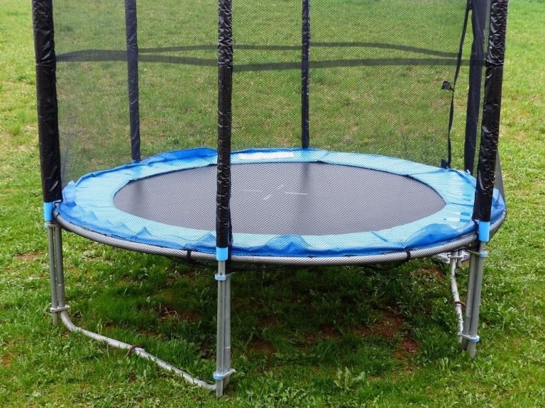 Home Rechthoekige trampoline in tuin met veiligheidsnet en stevige constructie voor optimaal springplezier