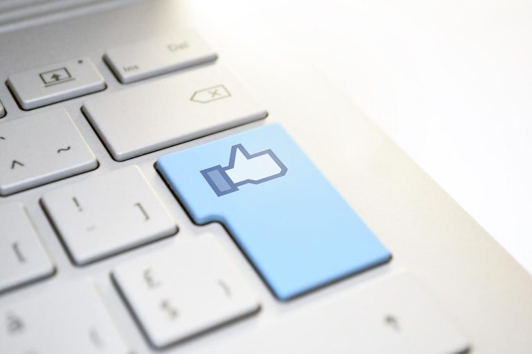 Home Schematische weergave van Instagram likes en hun betekenis voor engagement-metriek op social media.